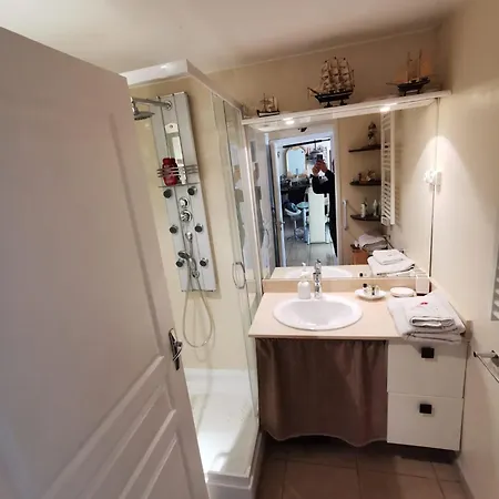 Quarto em Acomodações Particulares Agreable D'hote A 50m De La